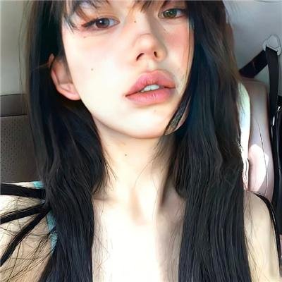 与一位女士合影